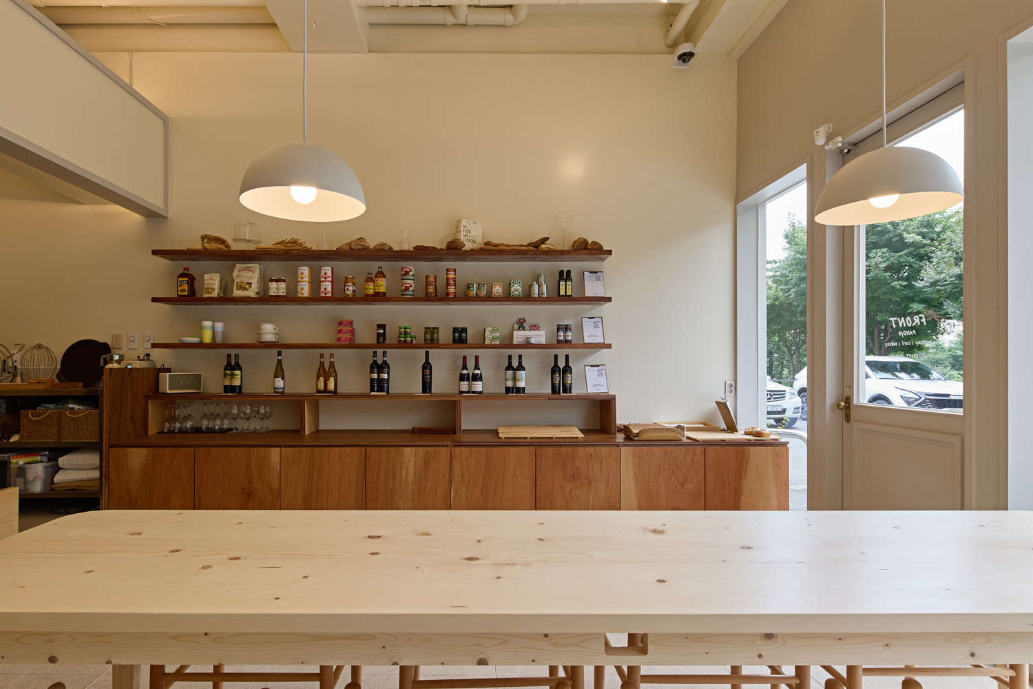 18 坪白色与木质调的休闲 Brunch 咖啡厅设计-7