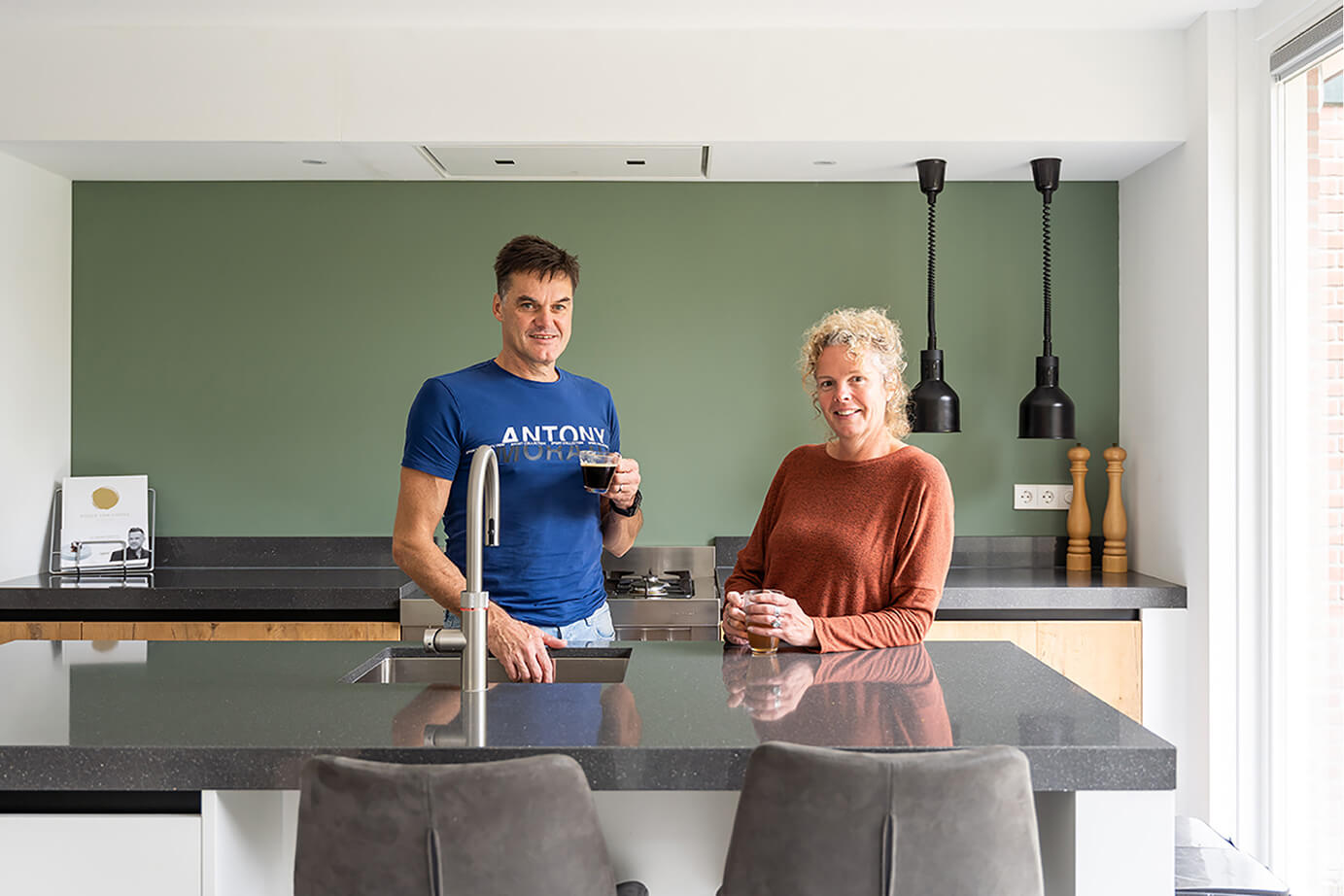 Soest白色带岛台厨房设计丨荷兰丨Adee Keukens（Rijssen）-36