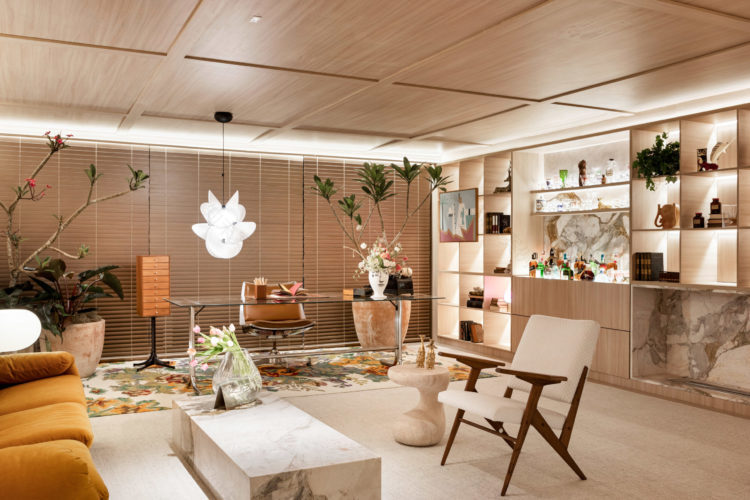 Home Office contemporâneo e acolhedor, repleto de móveis vintage - CasaCor SP 24 - Conexão Decór-4