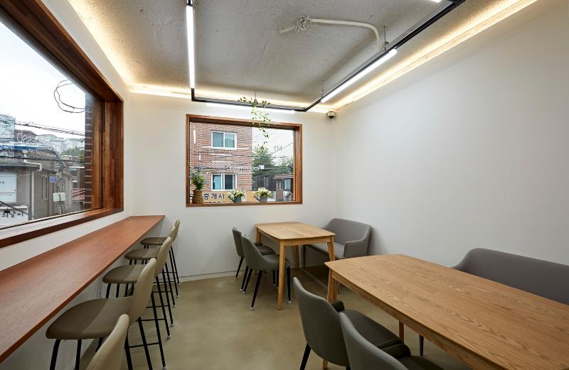 14 坪简约咖啡厅，展现 white&wood 风格魅力-11