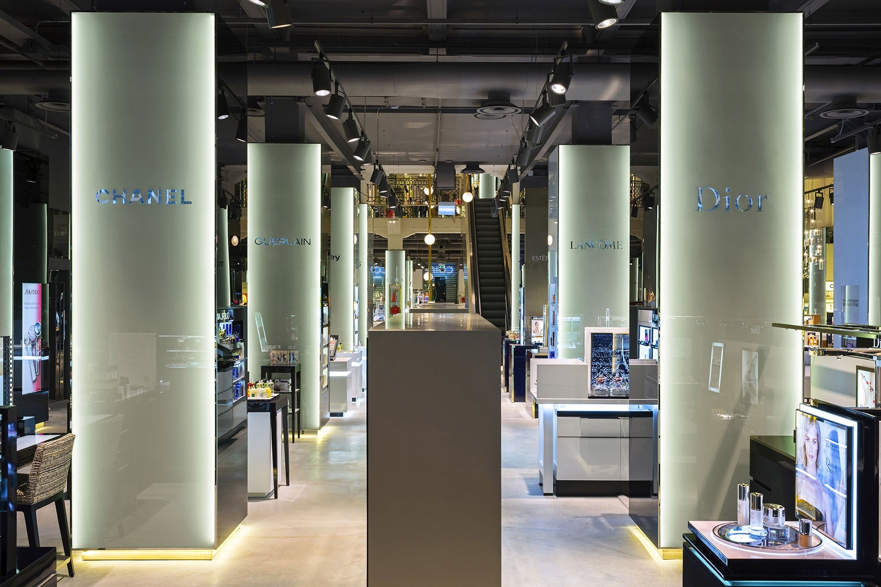 Multibrand Store2丨Vincenzo De Cotiis-1