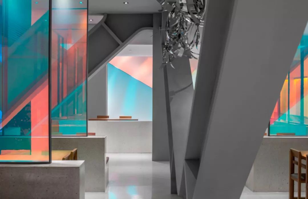 成都道田料理仁和春天店 | 炫彩玻璃诠释霓虹日料新风格-38