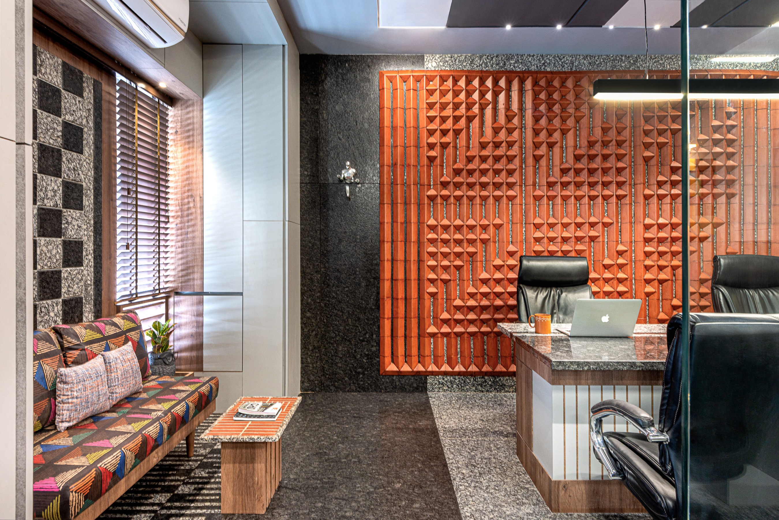 都市商业区中的自然元素办公室设计-15