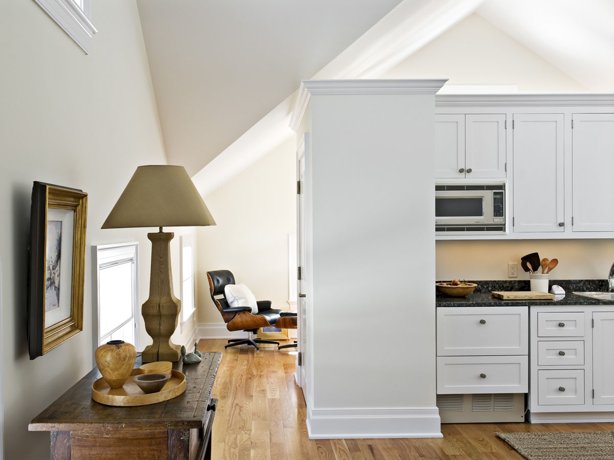 Charming New England Barn-Inspired Carriage House Retreat-13