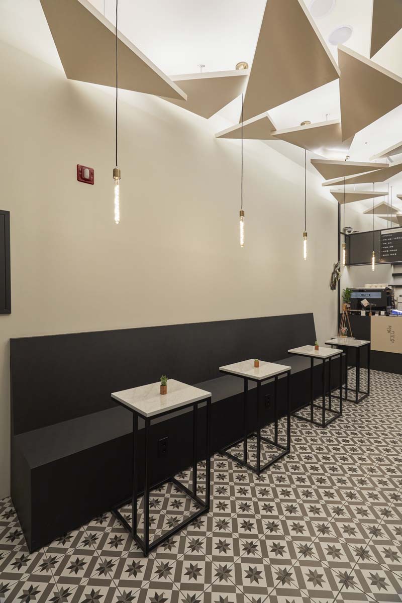 光影黑白咖啡馆 | 极简空间的温馨魅力-6