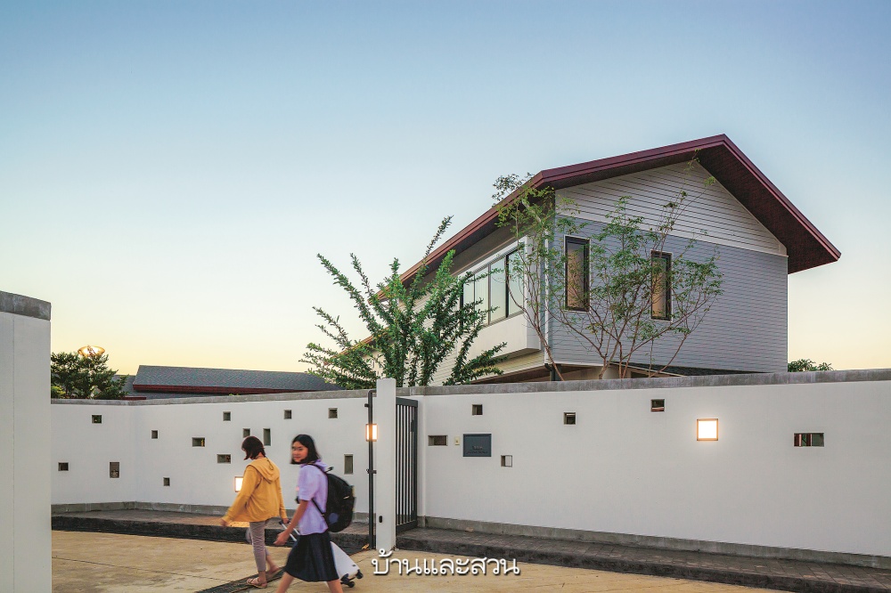 แบบบ้านโมเดิร์น FESTUS HOUSE เฉลิมฉลองความสุขผ่านสวนกลางบ้าน-2