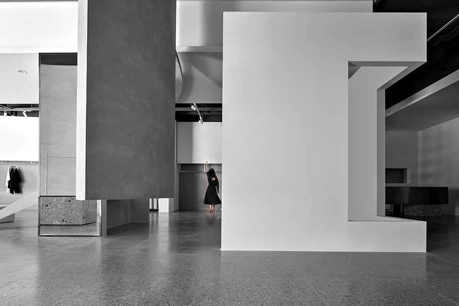 电影胶片般的动态感服饰店设计丨中国苏州丨苏州市不止设计顾问有限公司-7