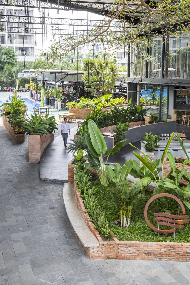 越南 IPPUDO 餐厅——绿植与木筷的多层空间叙事-35