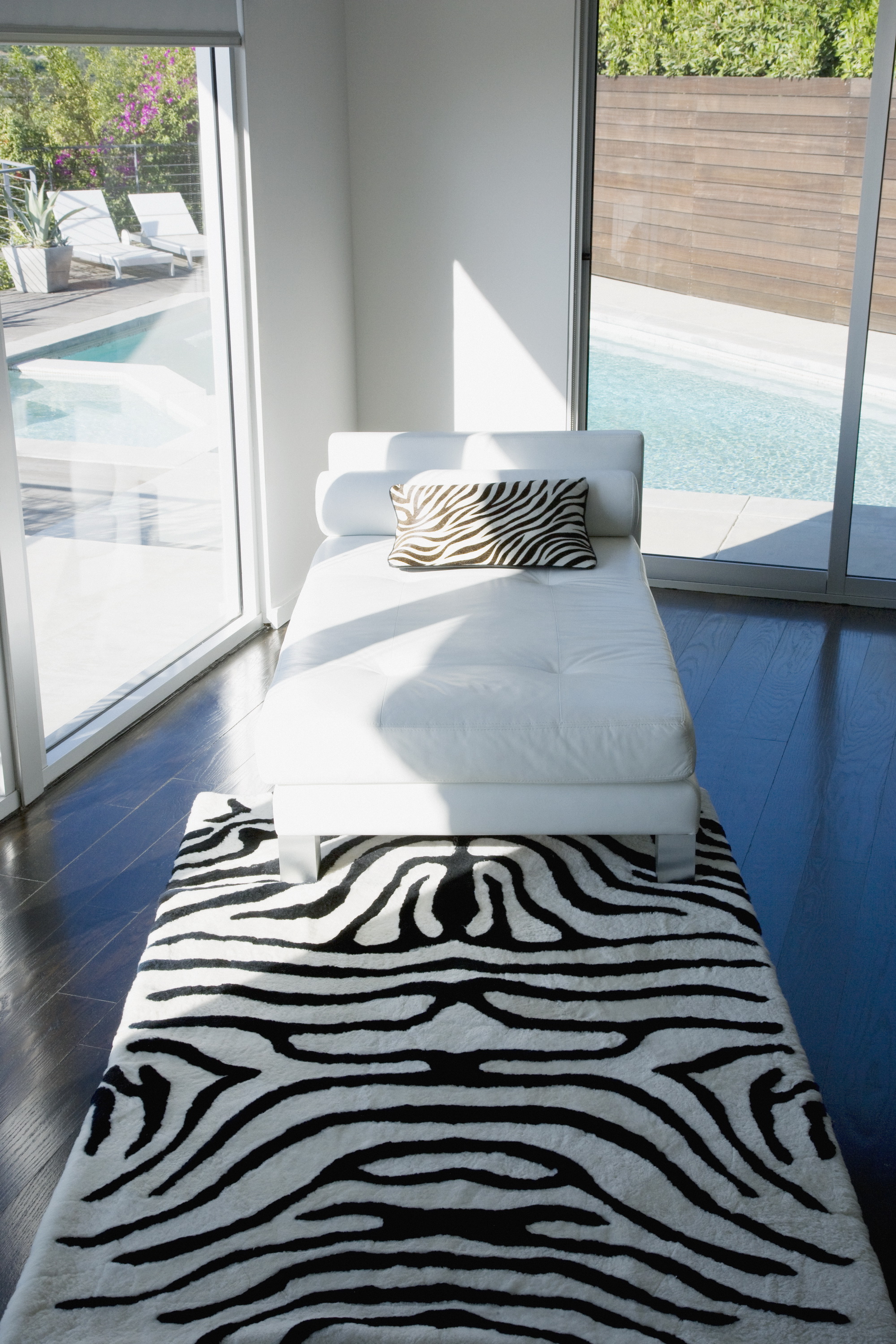 豪华别墅 现代风格简约 国外某半山别墅-8