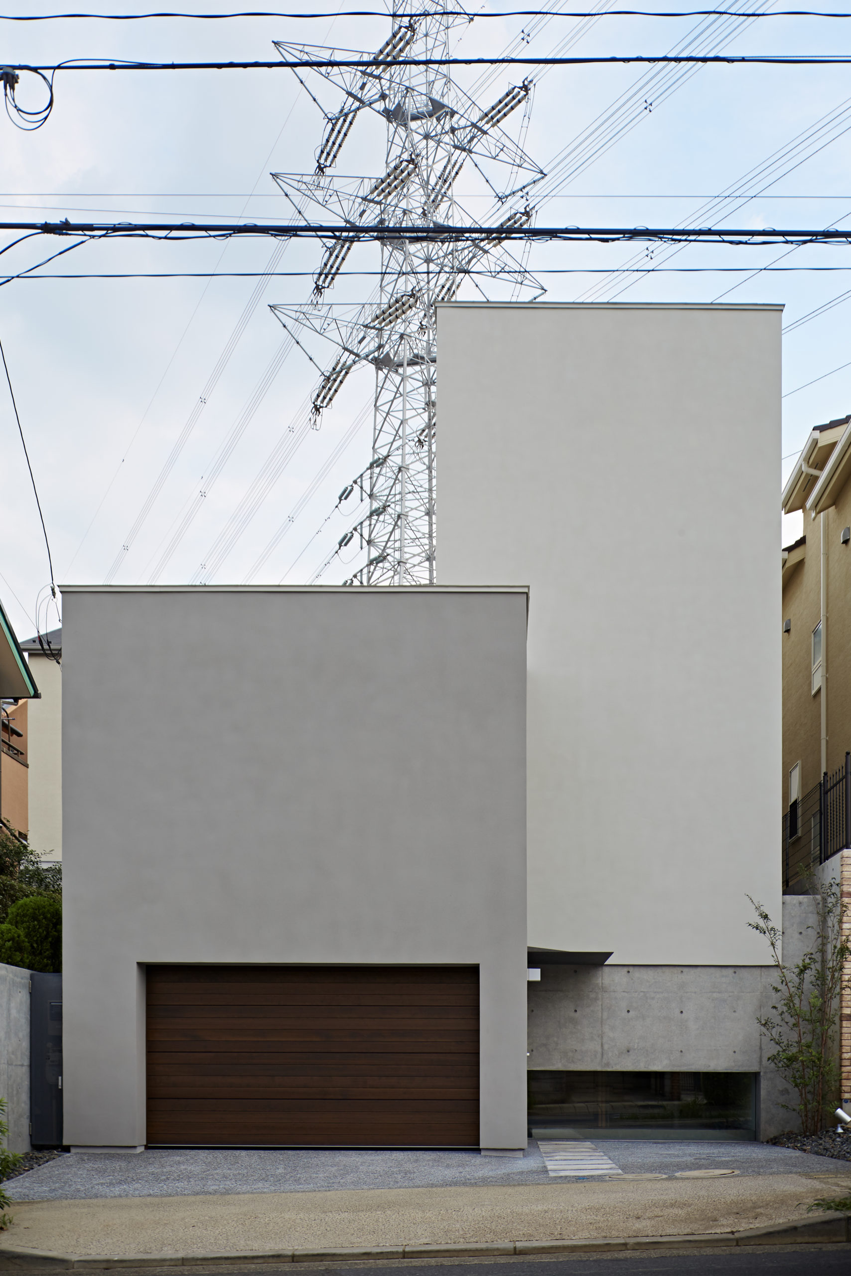 garage house with morning light courtyard | Genki Tsubasa Architects and Associates-3