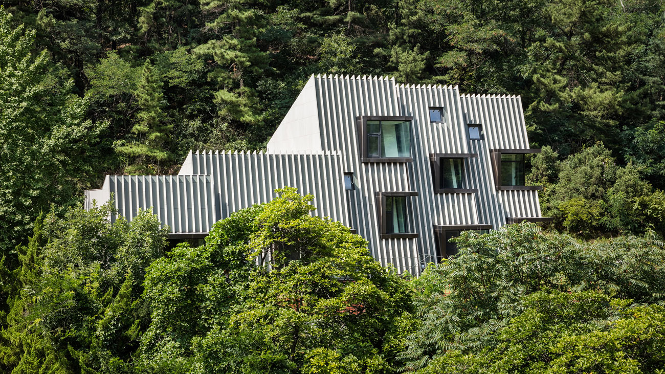 首尔独特山景住宅，现代设计与自然融合-5