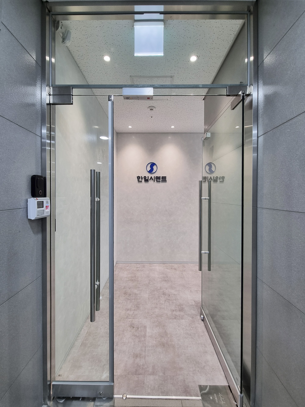 汉艺时论 | 白色调打造 47 平米极简办公空间-19