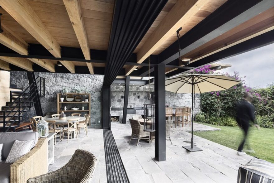 墨西哥两层现代住宅设计-23