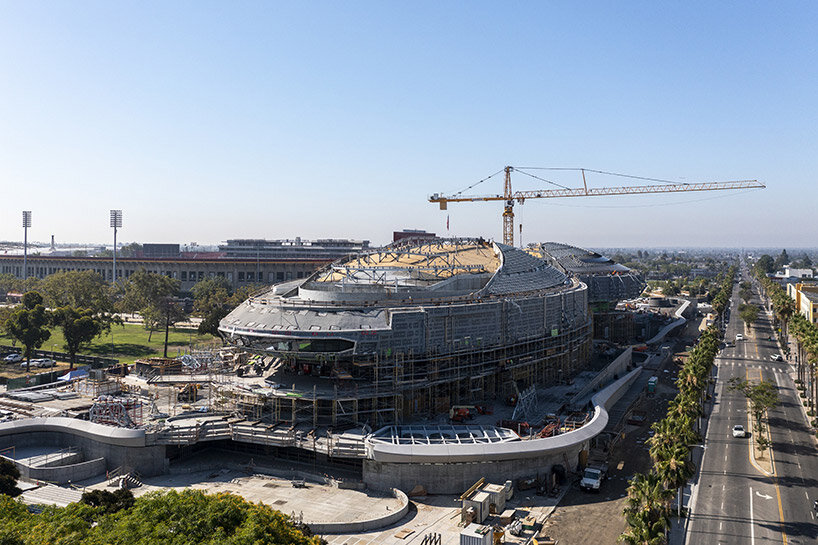 洛杉矶 fluid 面 Lucas 博物馆安装中,千余曲面 FRP 板营造有机氛围-13