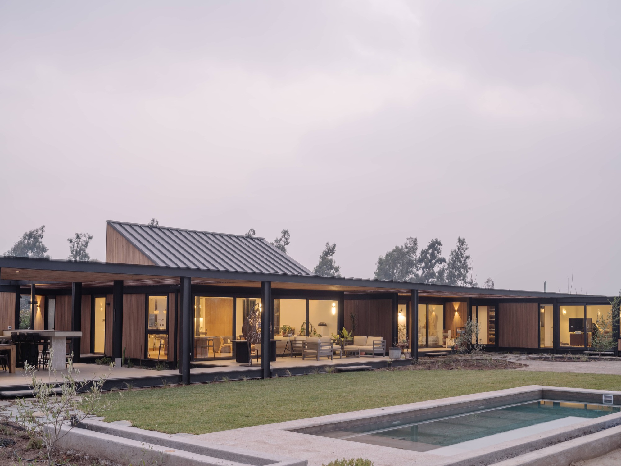 House with Lucarna / Paralelo Transversal-8