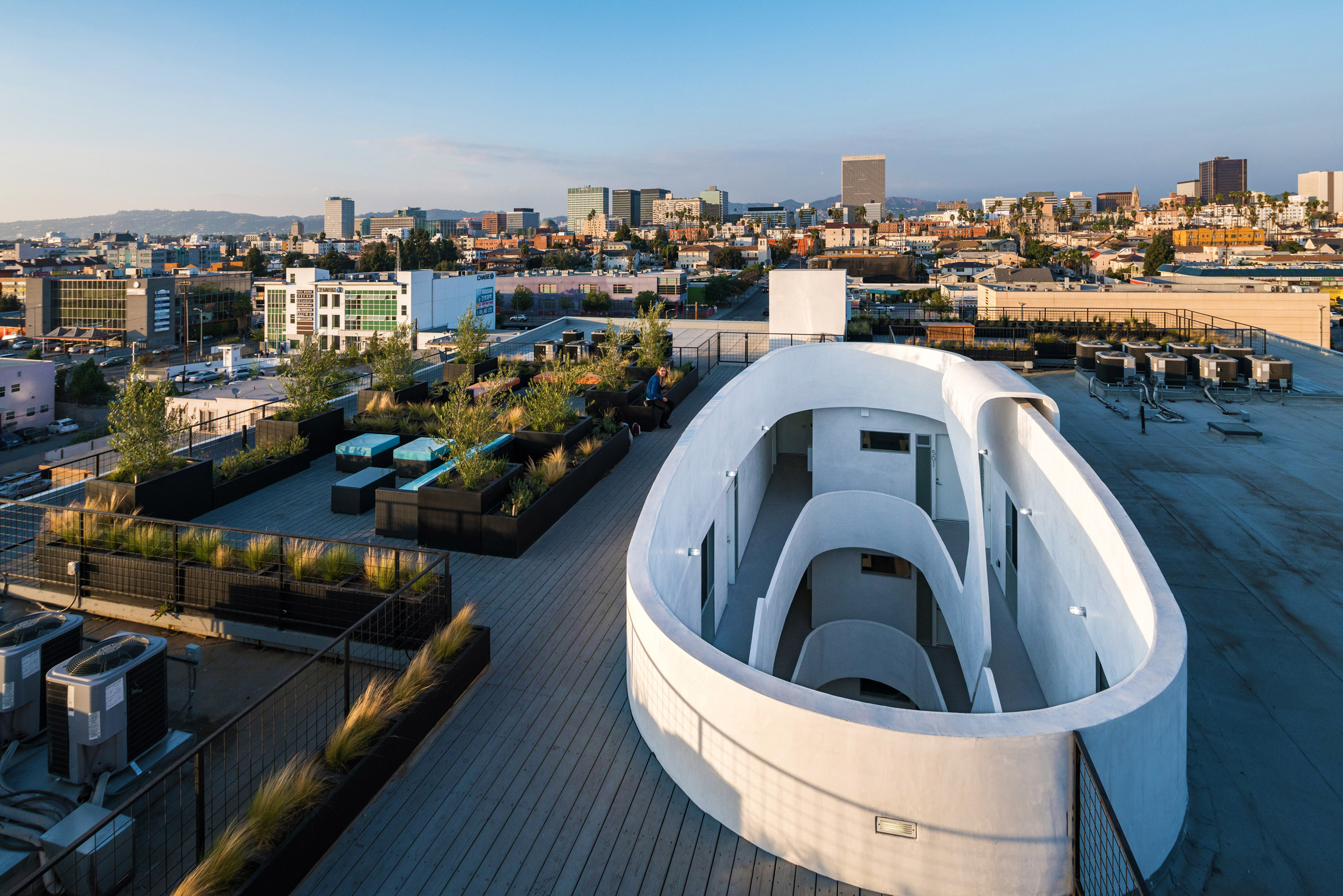LOHA creates housing block with curvilinear courtyard in LA's Koreatown-14