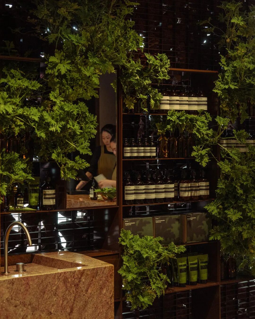 Aesop新加坡高岛屋“石笼”概念店设计-17