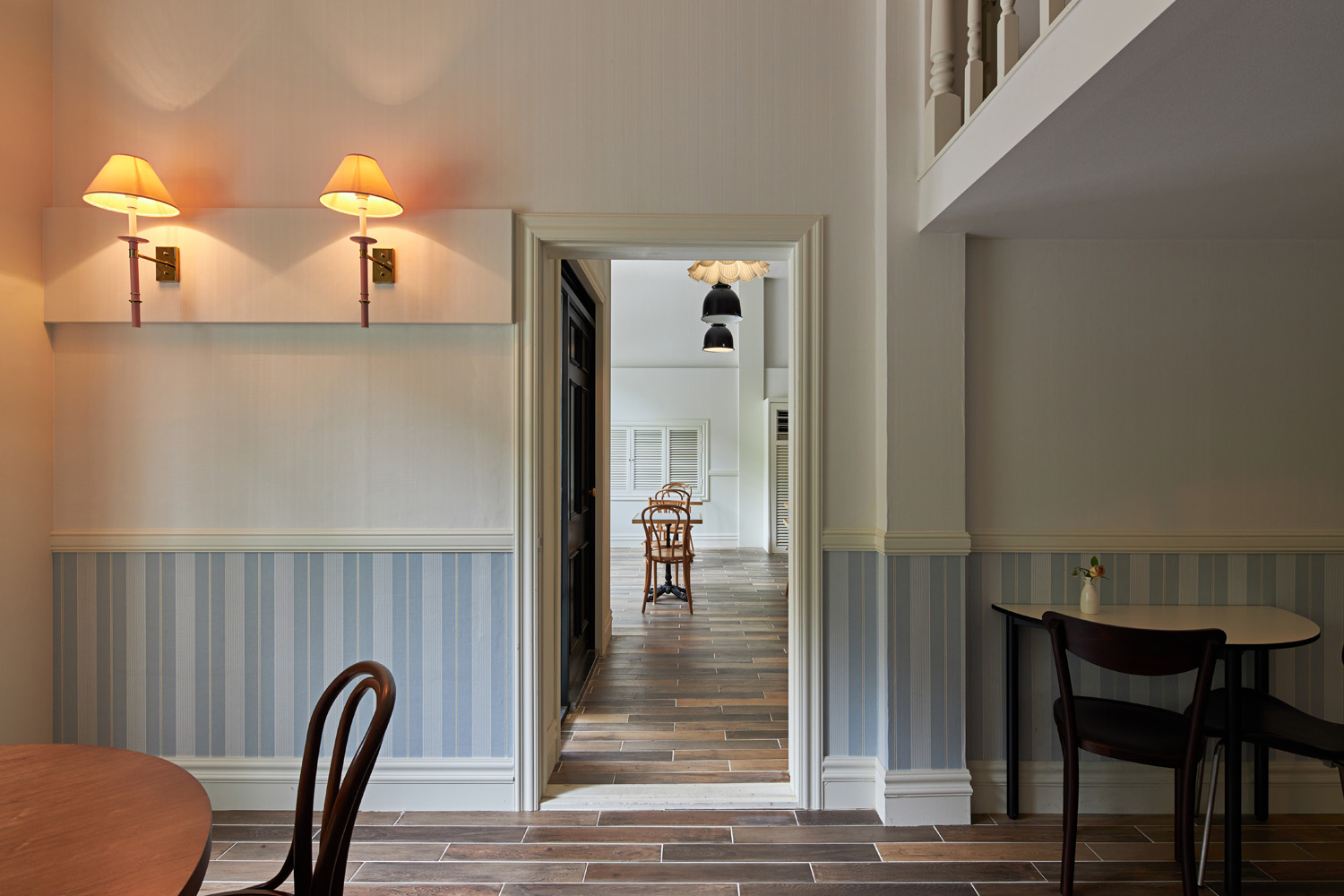 欧洲家庭住宅 | 水源咖啡厅的温馨设计-15