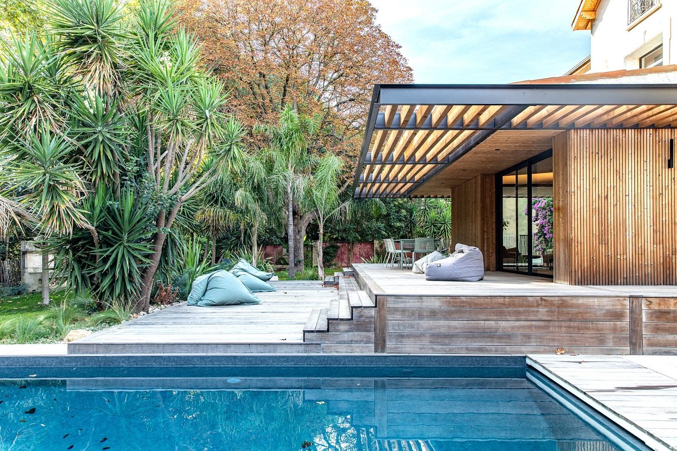Contemporary Renaissance: Montpellier House Opens To Poolside Living-11