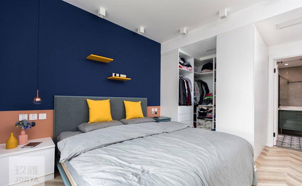 莫兰迪色系撞色设计，打造 107㎡三室一厅的时尚空间-48