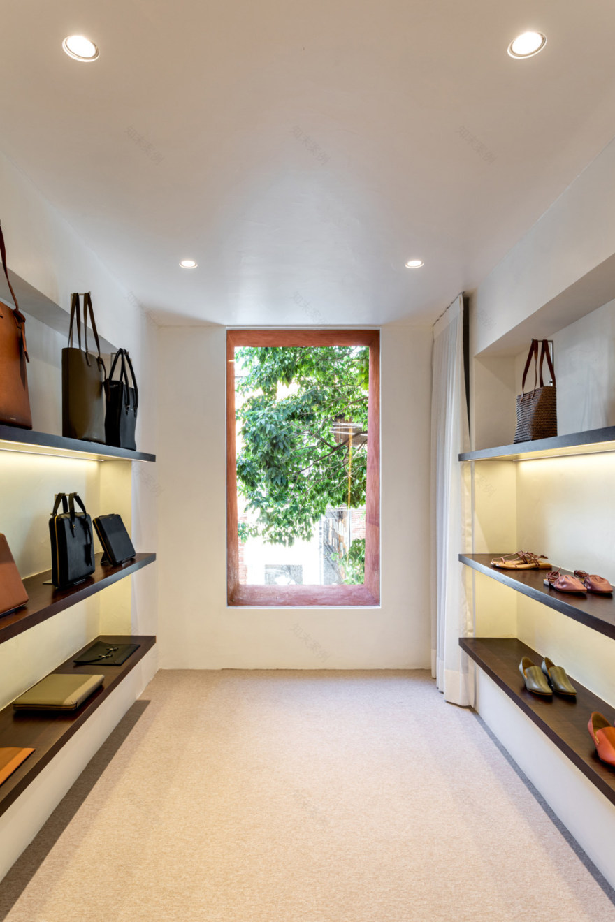 巴西极简皮包店,彰显永恒设计风格-22