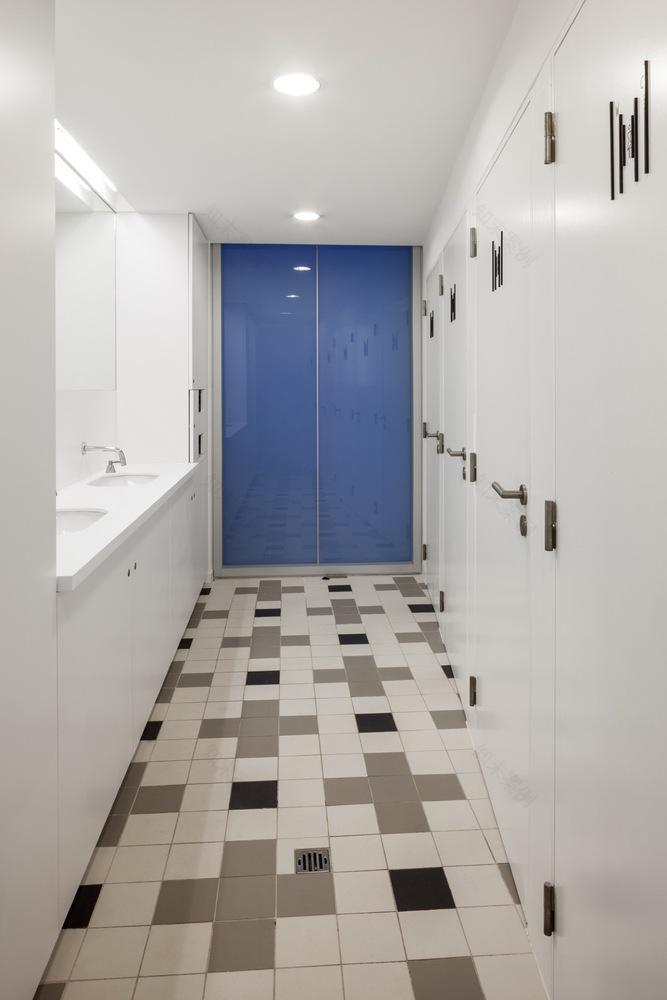 比利时十八世纪连栋住宅的现代翻新-40