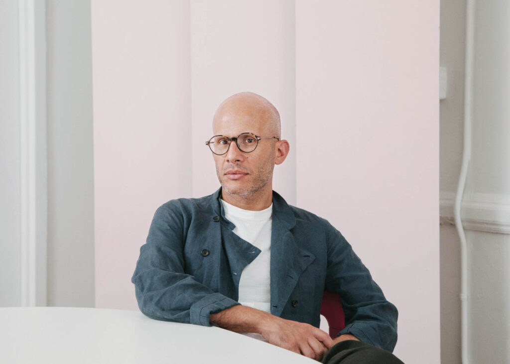 Rafael de Cárdenas 为 MG + BW 设计全新系列家具,展现优雅与活力-7