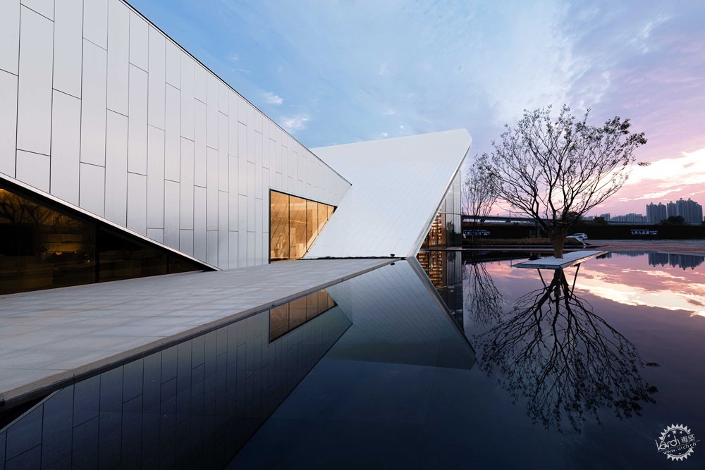 行走在光影流轉的紅緋之間 - WEHOUSE-3