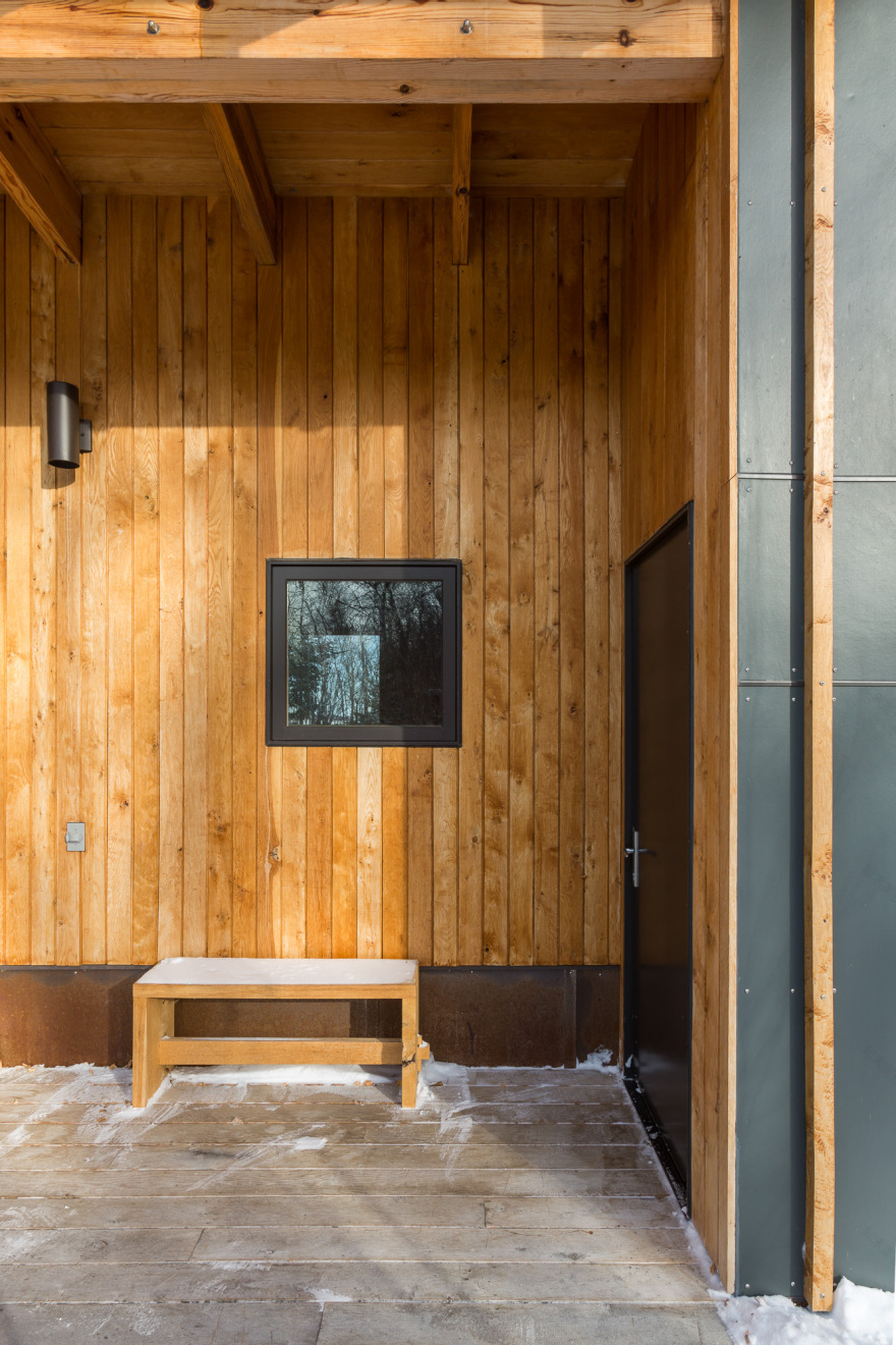 温尼伯湖畔的现代小屋,融入自然的私密空间-12