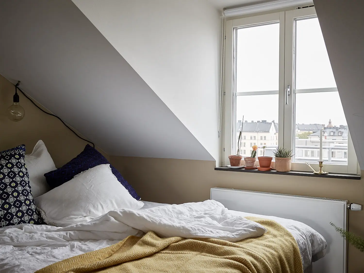 瑞典老建筑里的温馨复古公寓-17