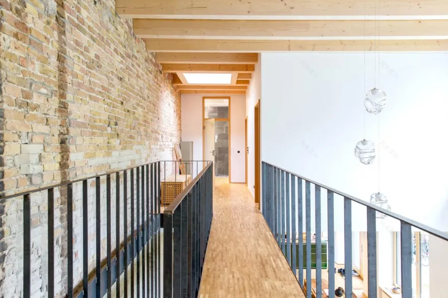 柏林旧锁匠铺改造丨德国柏林丨艺术家和创意人士团体-18