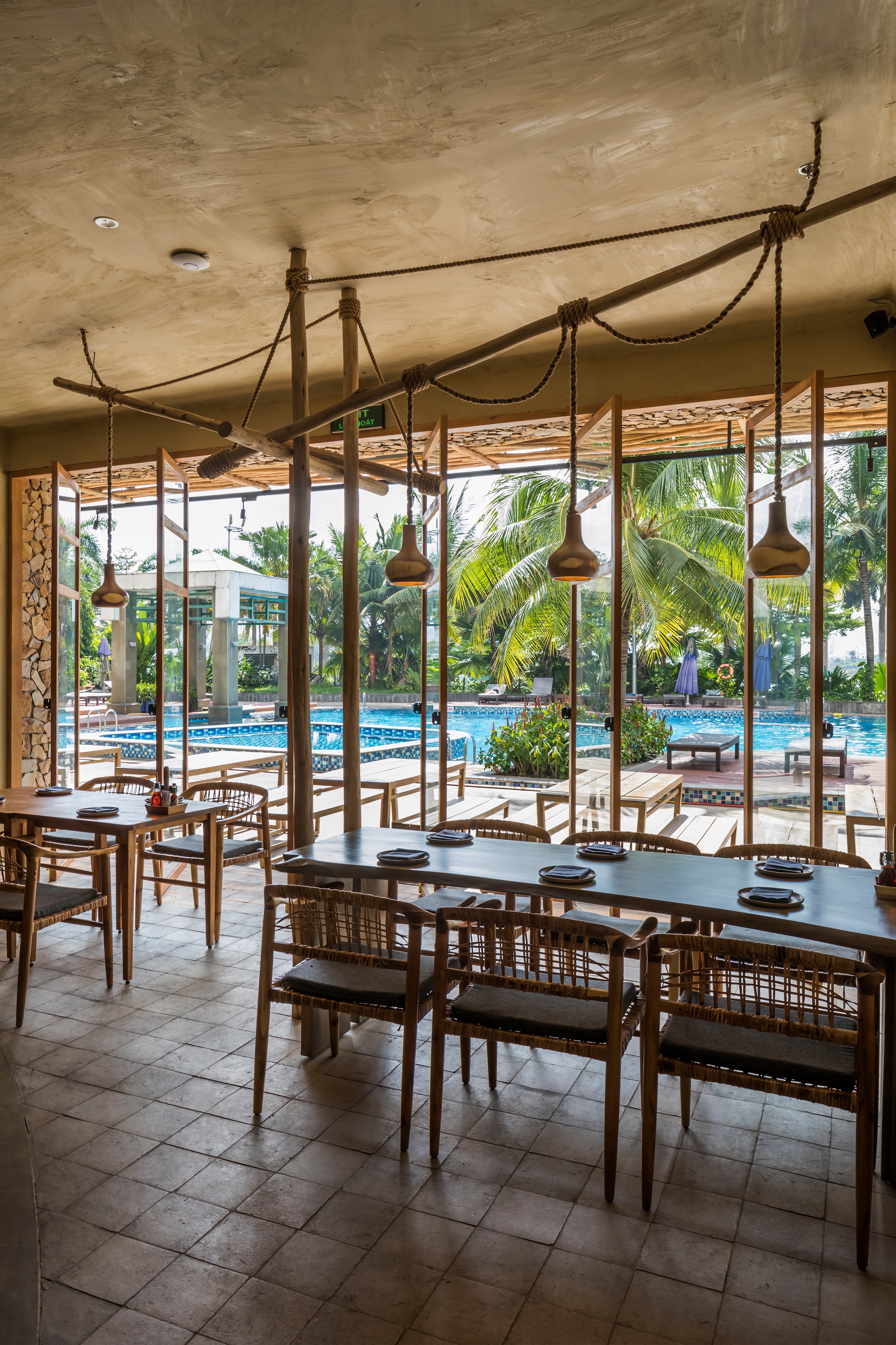 越南"Pizza 4P's"餐厅设计 · 海边别墅中的自然优雅-52