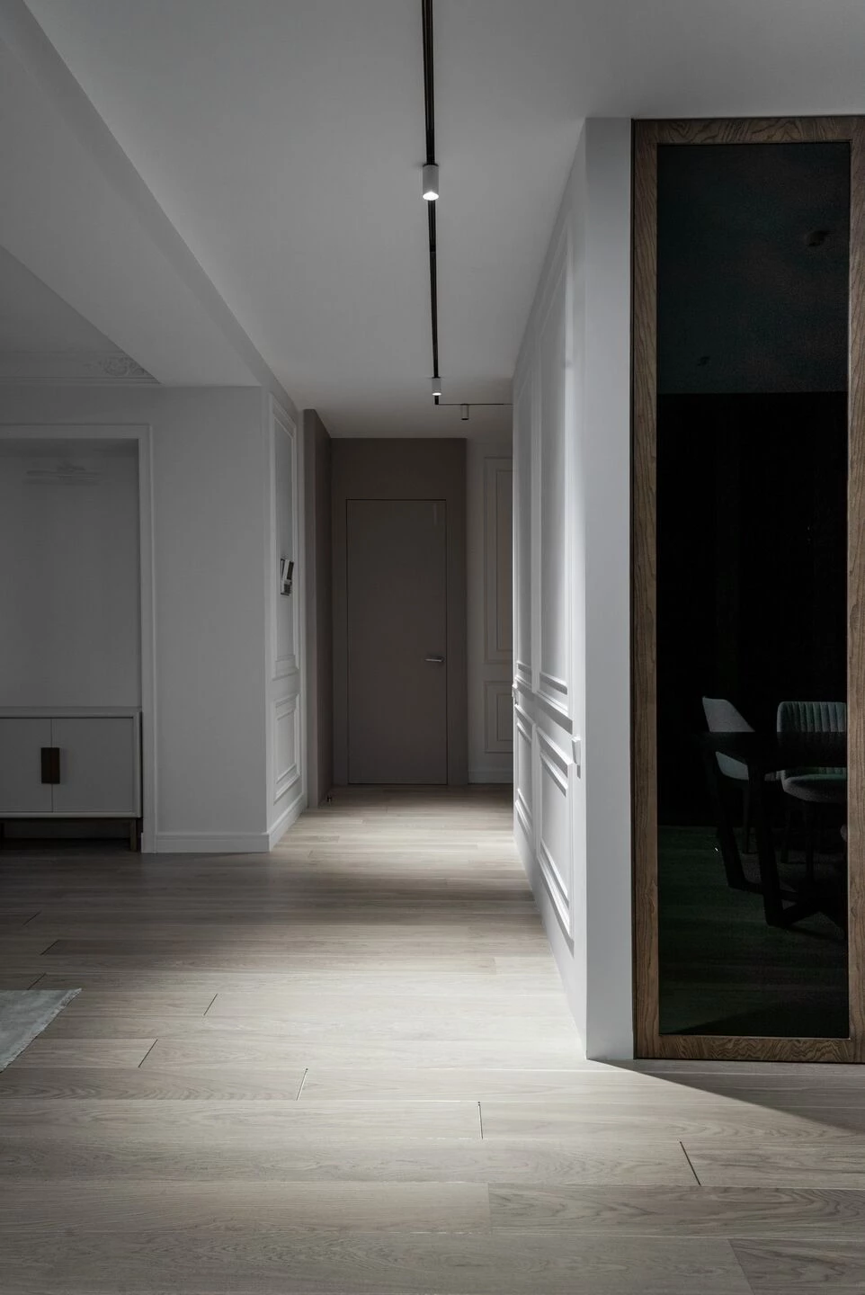 Philosophy of moderation neoclassical apartment-43