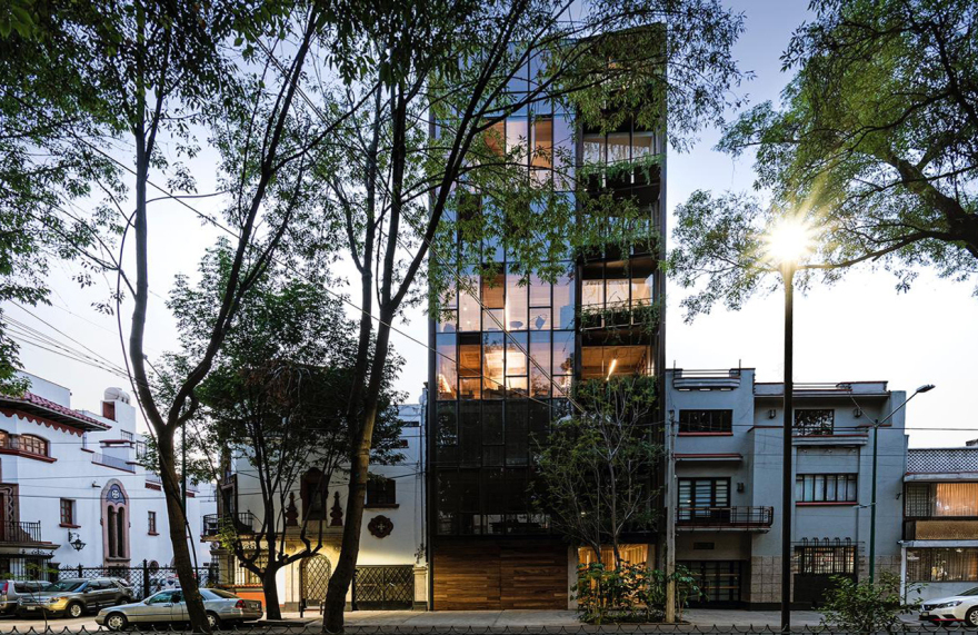 墨西哥城市中心的绿色办公大厦-8