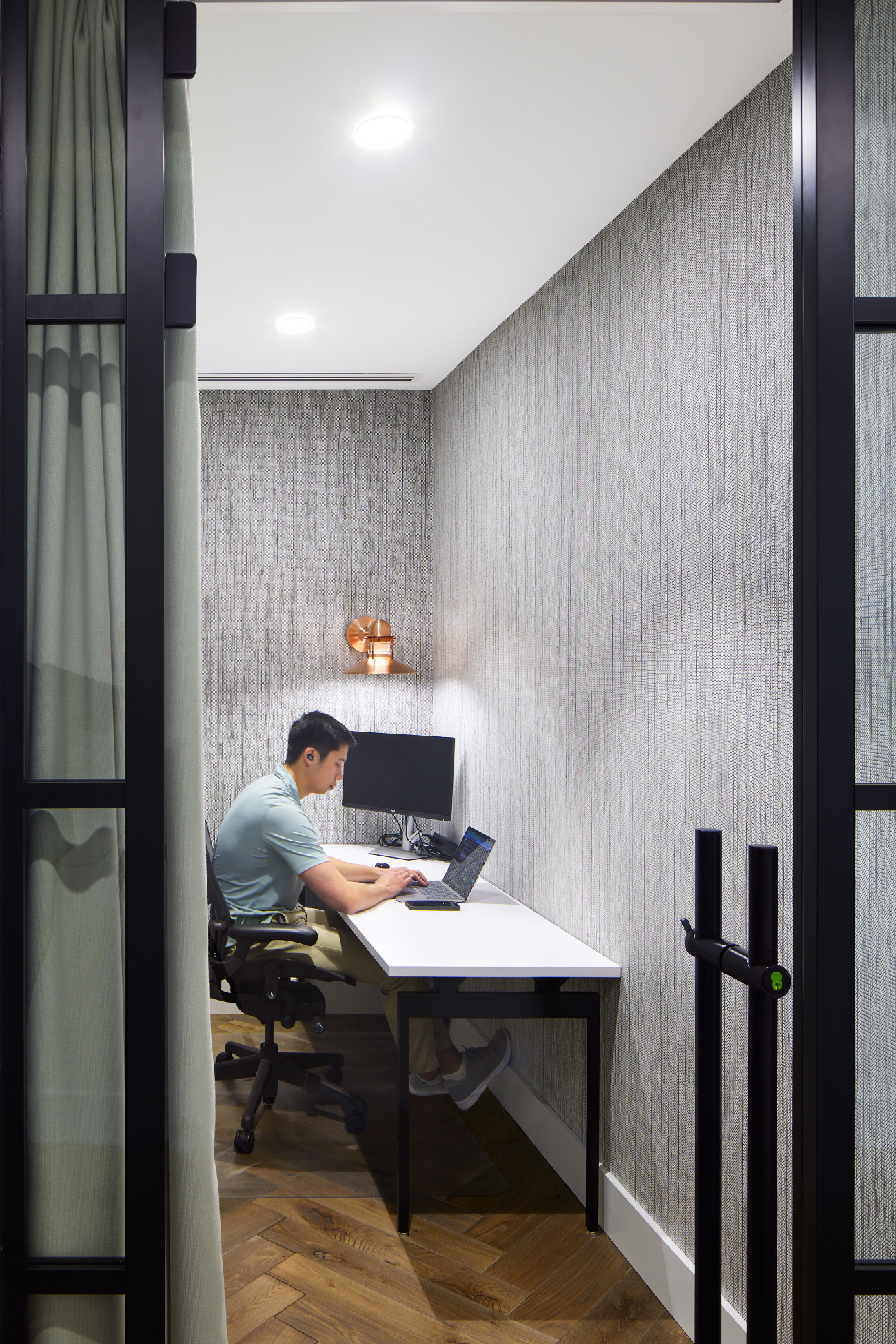 A Look Inside Jetcraft’s New Wayzata Office - Officelovin'-8