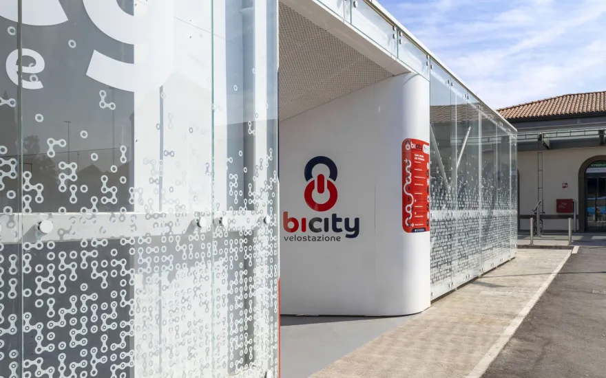 贝加莫发光自行车站丨意大利贝加莫丨STUDIO CAPITANIO ARCHITETTI-5