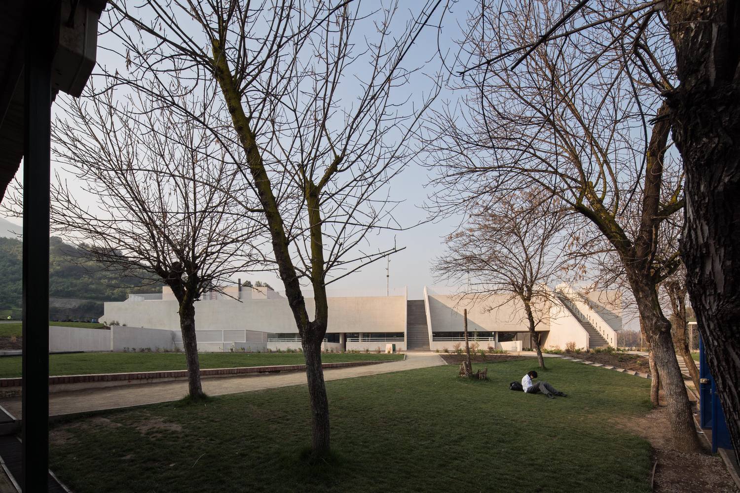 智利森林中的圣乔治学院体育馆-62