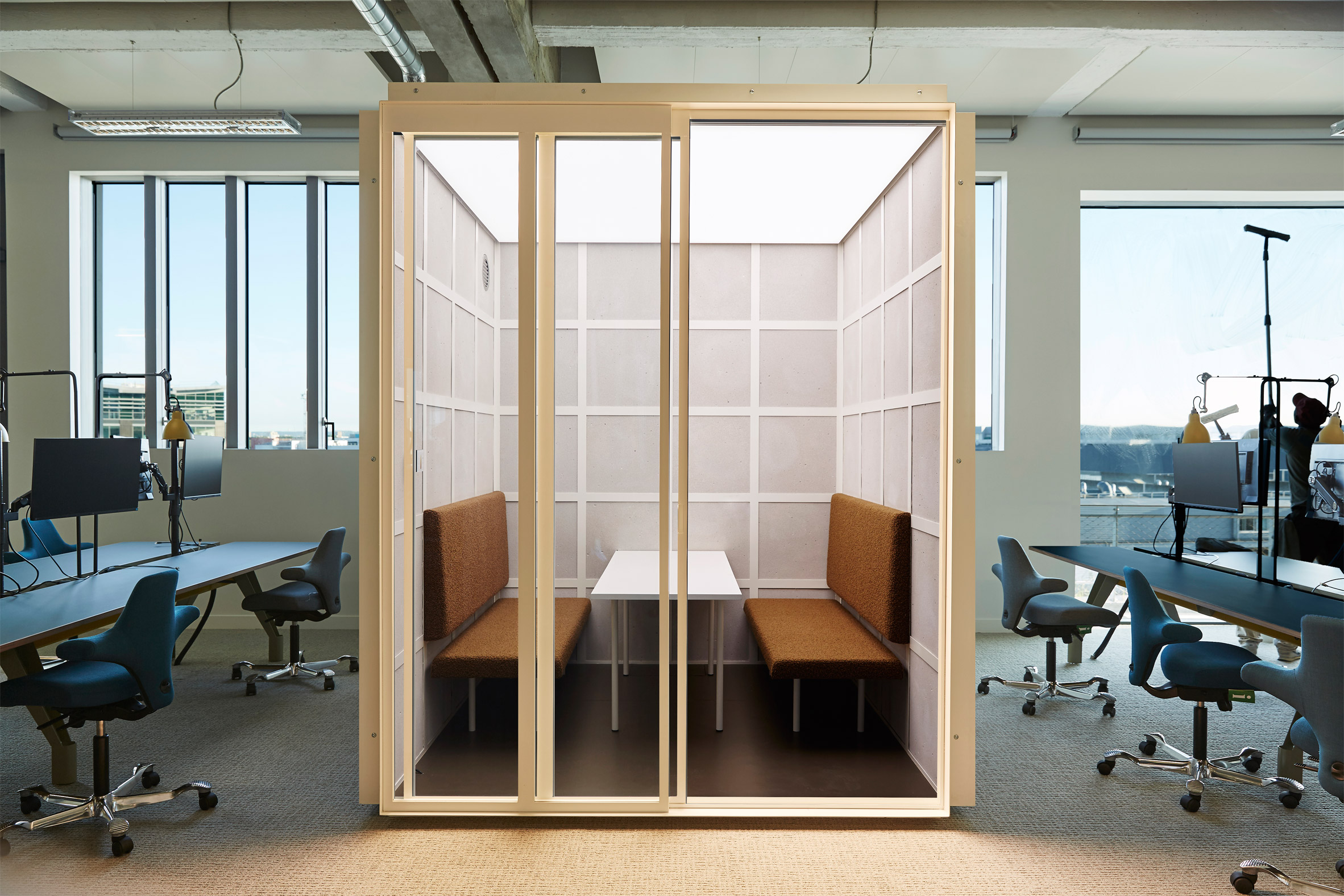 巴黎废弃仓库变身创意总部,BETC 打造绿色工业风新地标-33