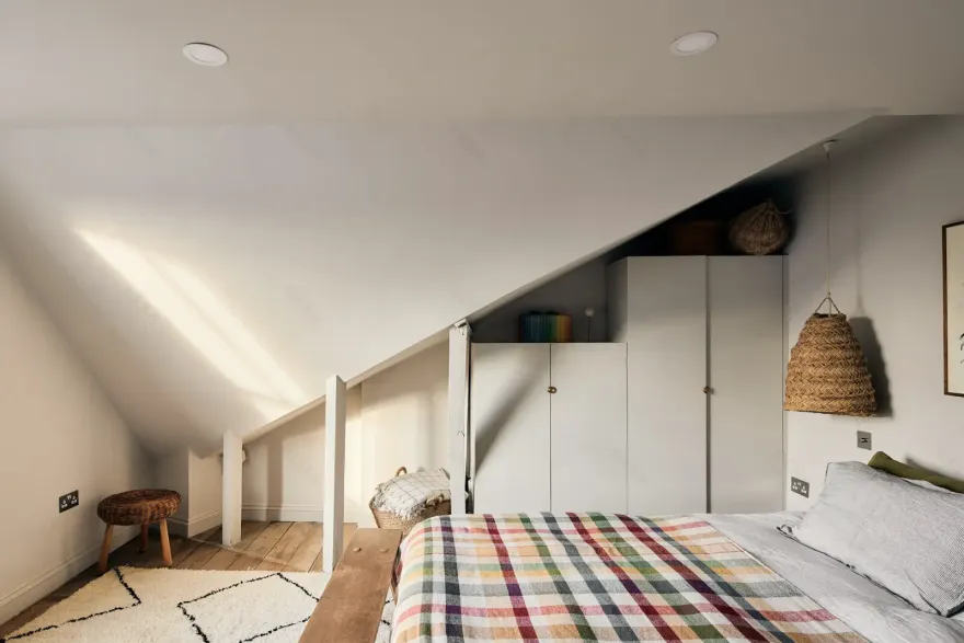 伦敦旧公寓的低调色调装饰-17