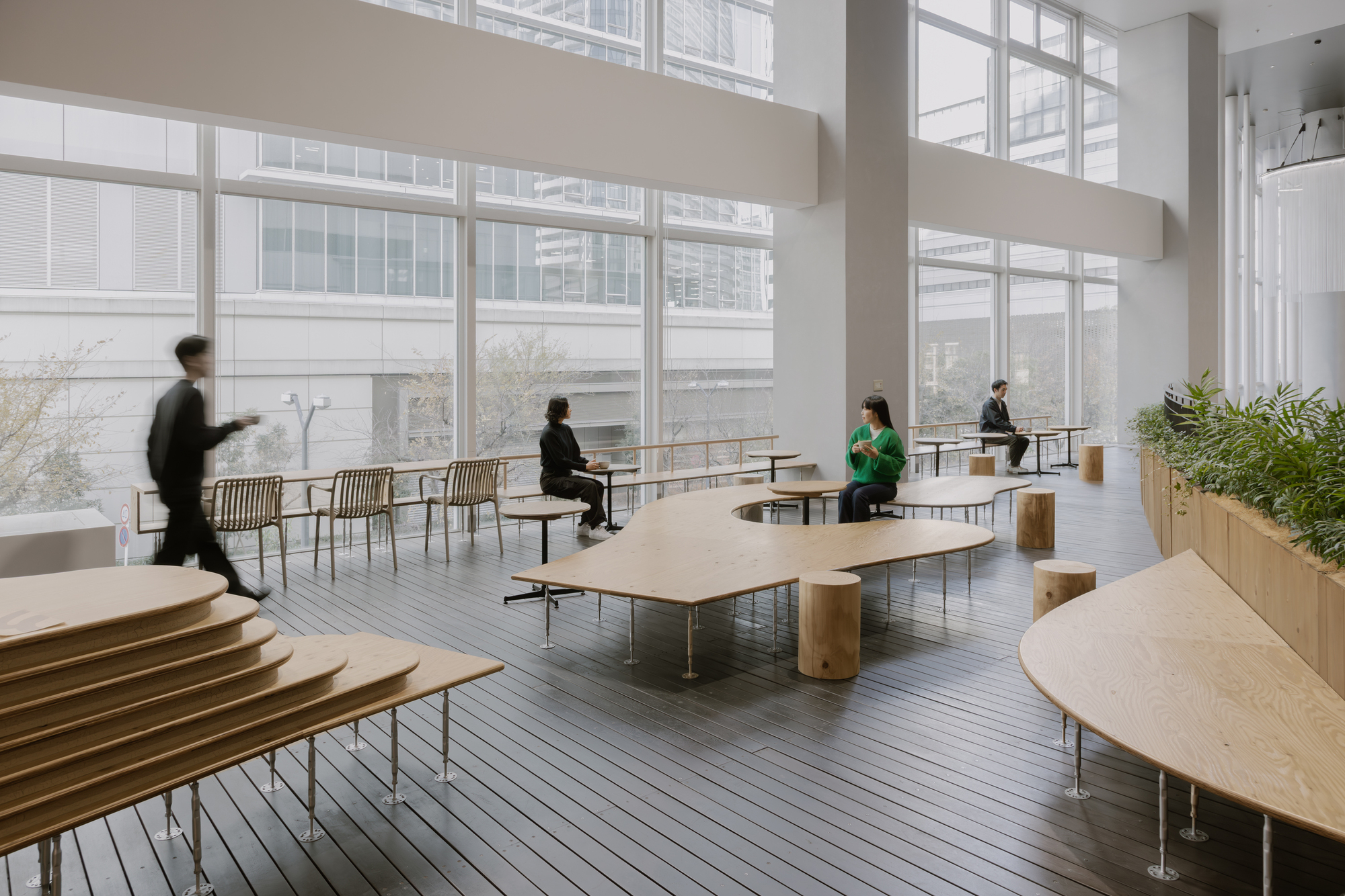 滨松町未来港泊位咖啡，萩庄（注：HAGISO可能不是常见词汇，这里按音译处理，若有更明确背景可进一步精准翻译） 丨日本-12