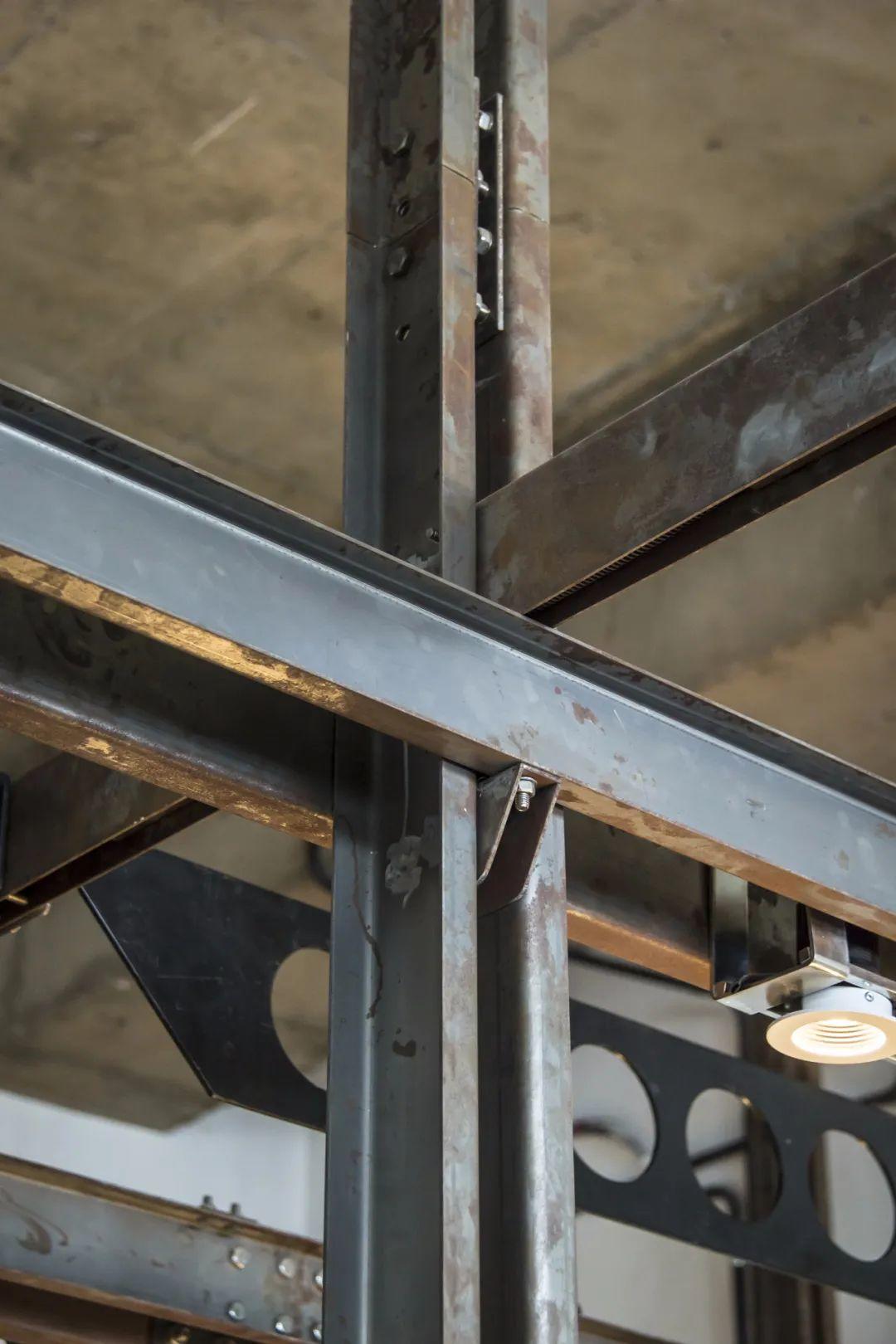 框架系统构建空间层次:建筑办公室丨印度丨Studio Juggernaut-45