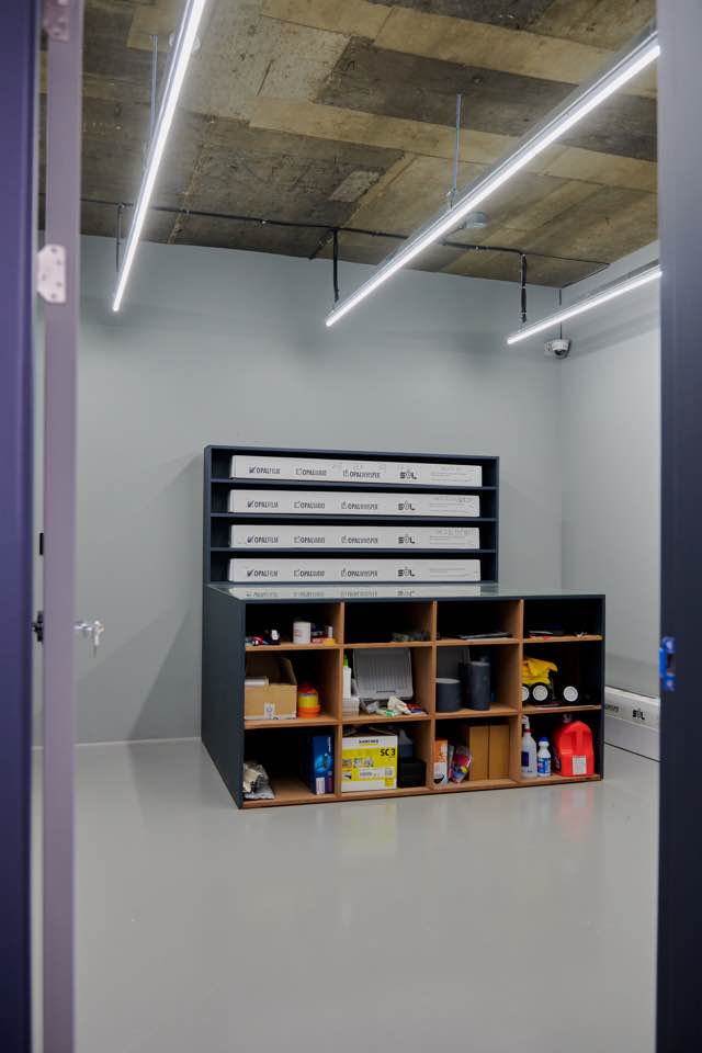 现代氛围的 50 平汽车美容店设计-13