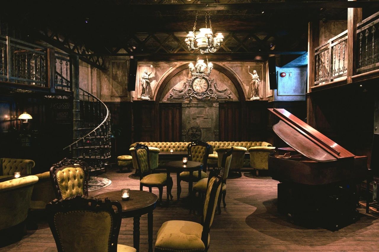 Maggie Choos 酒吧丨中国香港丨Ashley Sutton-5