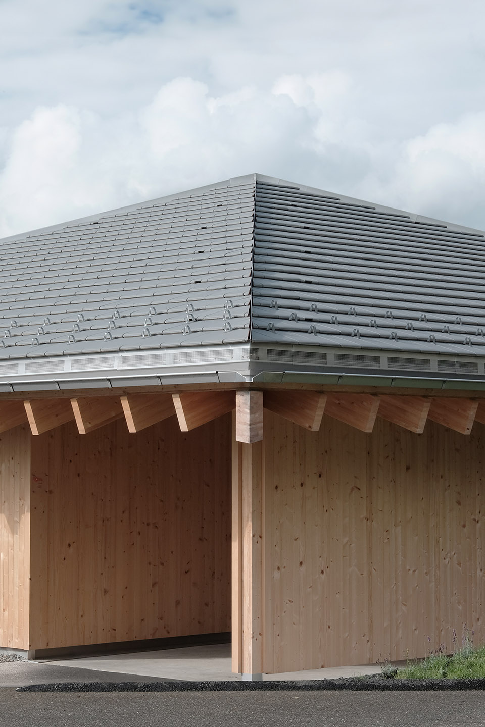 有金字塔屋顶的住宅，瑞士 / Charly Jolliet Architecte-11