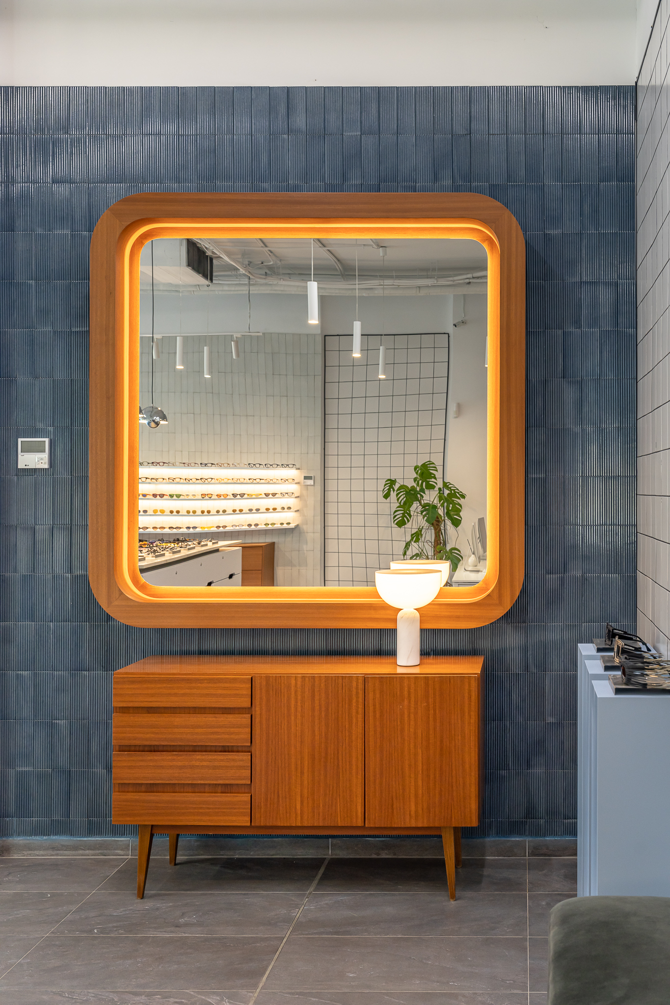 THE SUNGLASSCURATOR STORE 室内设计丨罗马尼亚布加勒斯特丨mihaelaabordeianu + Sobo Studio-7