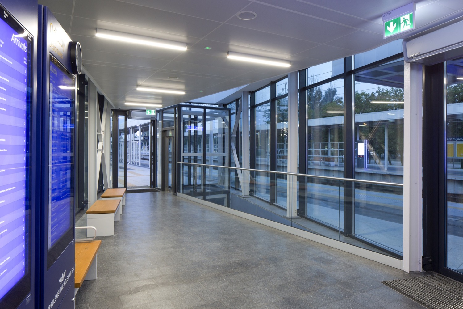 波兰索雷克库贾斯基交通枢一体化设计-32