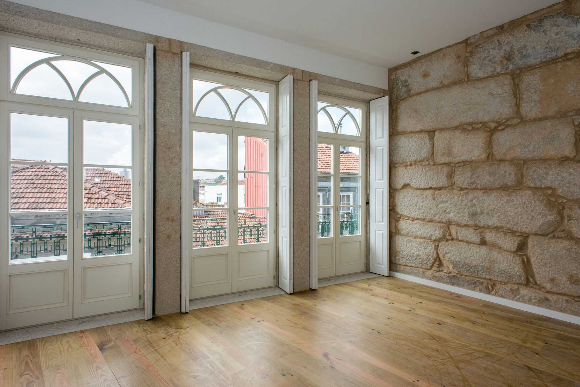 4 Apartments in Porto / Atelier Pupa-7