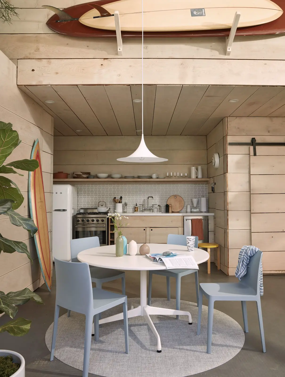 威尼斯海滩上的舒适冲浪小屋 | 一个成功的空间改造案例-2