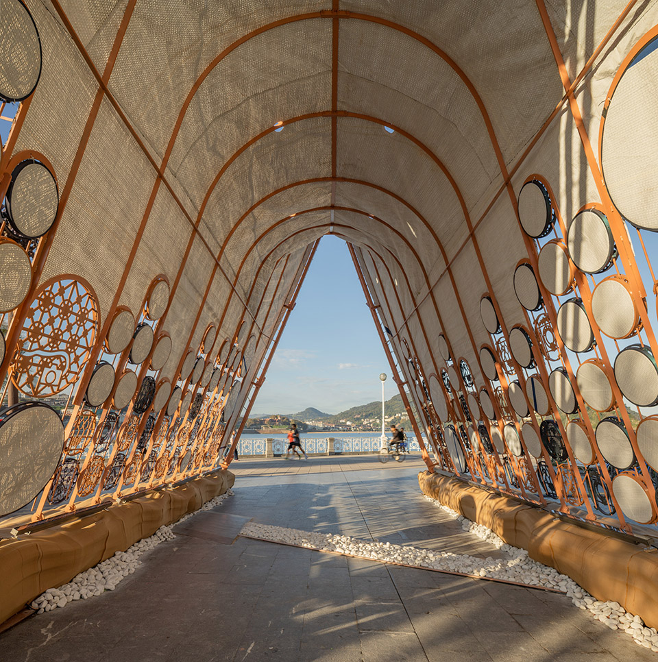 《轻盈与抗议》装置丨Izaskun Chinchilla Architects-5