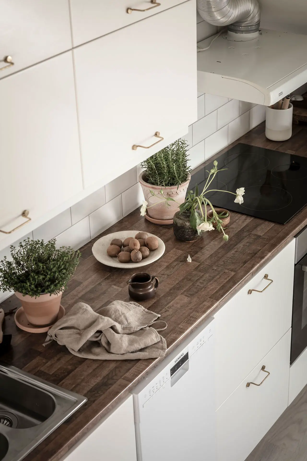 28 平米独特屋顶公寓,融入斯堪的纳维亚设计的现代魅力-8